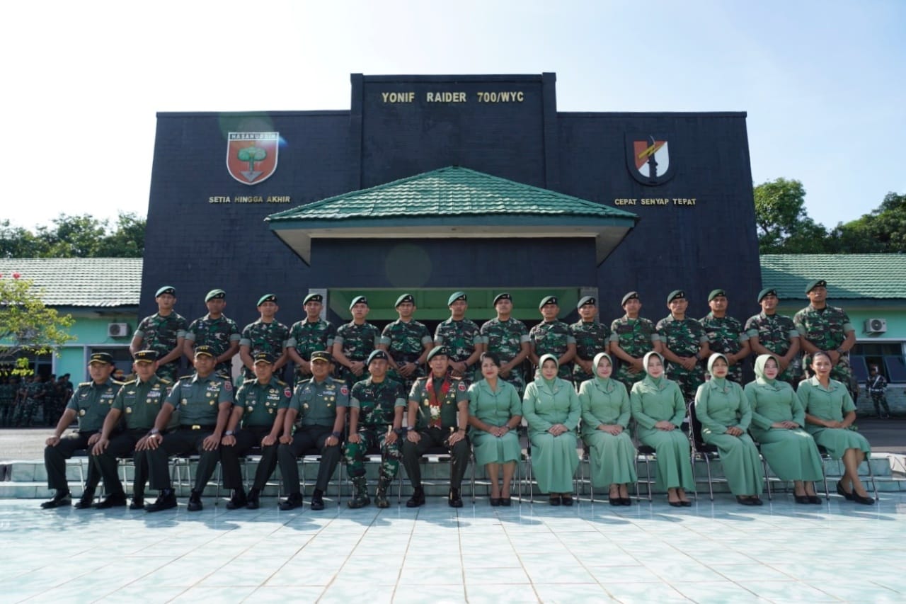 Sambangi Yonif Raider 700/WYC, Pangdam Hasanuddin : Profesional Tidak Tergantung Pangkat