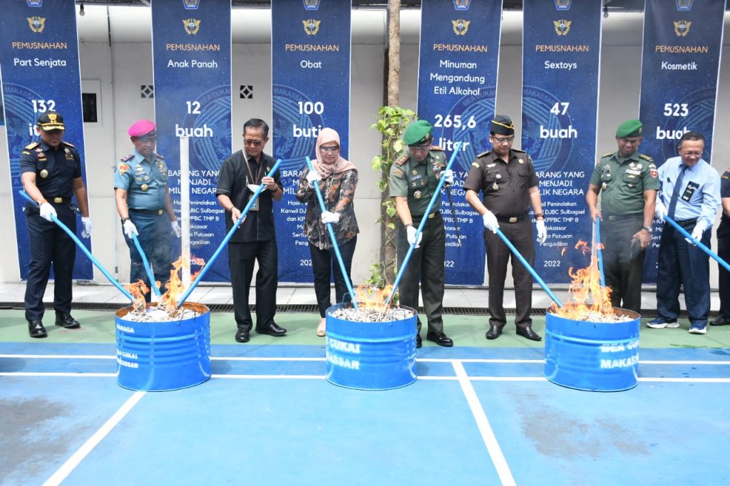 Gelar Pemusnahan Ribuan Barang Milik Negara, Pangdam Hasanuddin ...