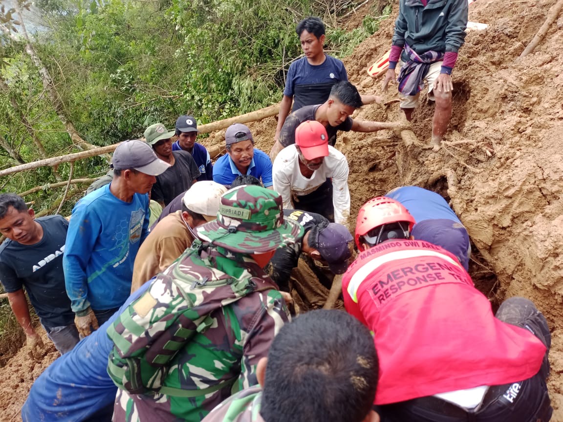 Satu Korban Longsor di Bastem Utara Kembali Ditemukan, Dandim Palopo : Kita Sudah Serahkan Ke Pihak Keluarga