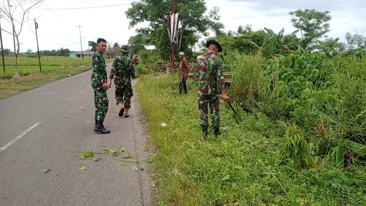 Karya Bakti Kodim 1406/Wajo Bersama Masyarakat Kelurahan Assorajang Lingkungan Mualla Kecamatan Sajoanging Kabupaten Wajo