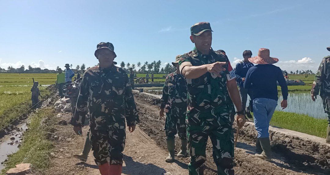 Dansatgas Terus Berikan Semangat Kepada Anggota Di Lokasi TMMD