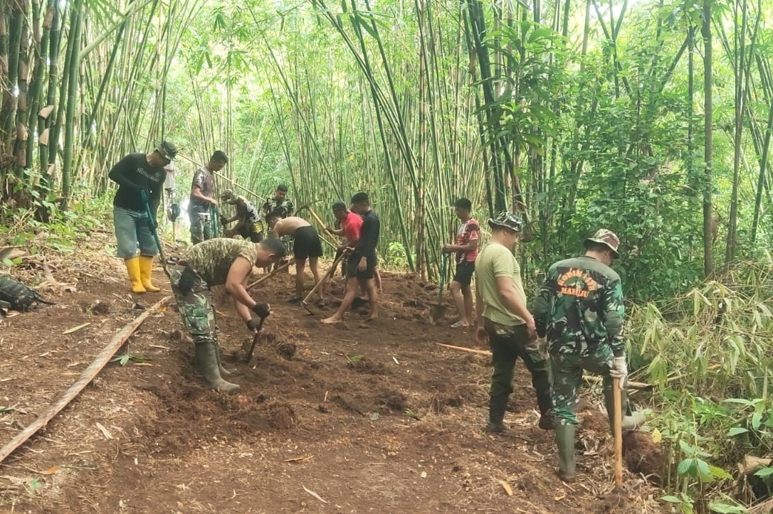 Masyarakat Desa Karampuang Terus Berperan Aktif dalam TMMD Ke-119 Kodim 1418/Mamuju