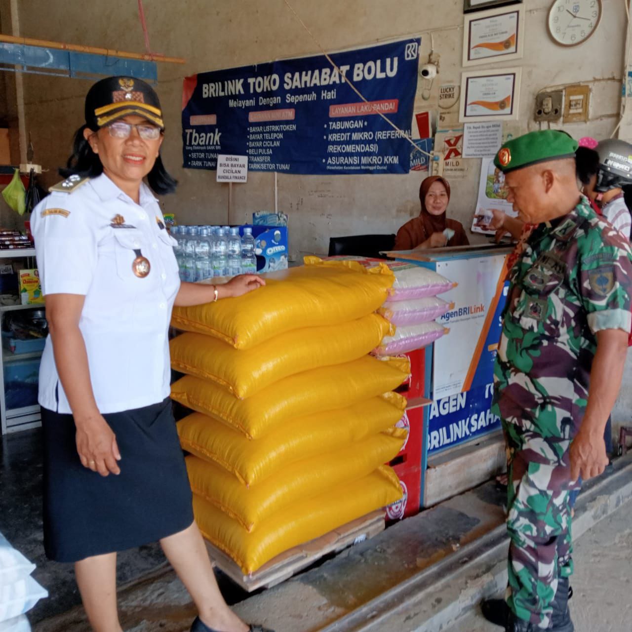 Danramil 1414-02/Rantepao Pantau Harga Sembako Di Pasar 