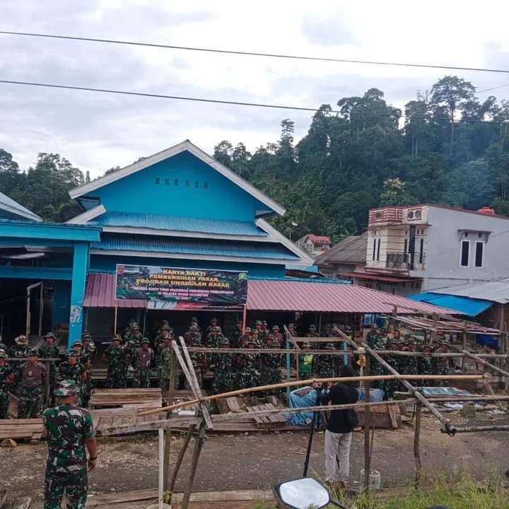 Dandim 1413/Buton Pimpin Lansung Giat Karya Bakti Pembersihan Pasar Tradisional Dalam Rangka TMMD ke-119