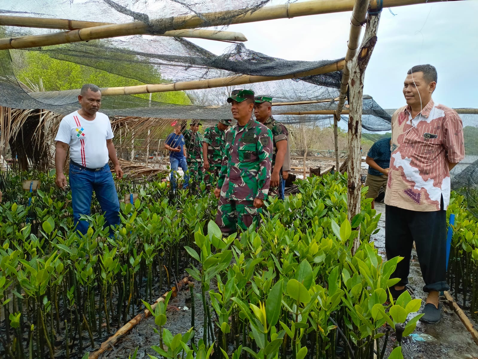 Dandim 1415/Selayar Pimpin Kegiatan Penanaman Mangrove Secara Simbolis Di Desa Lowa