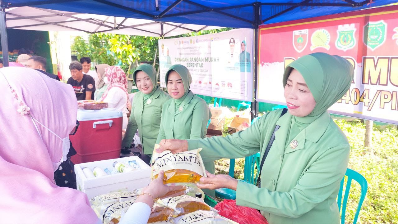 Warga Ramaikan Stand Pasar Murah Kodim 1404/Pinrang