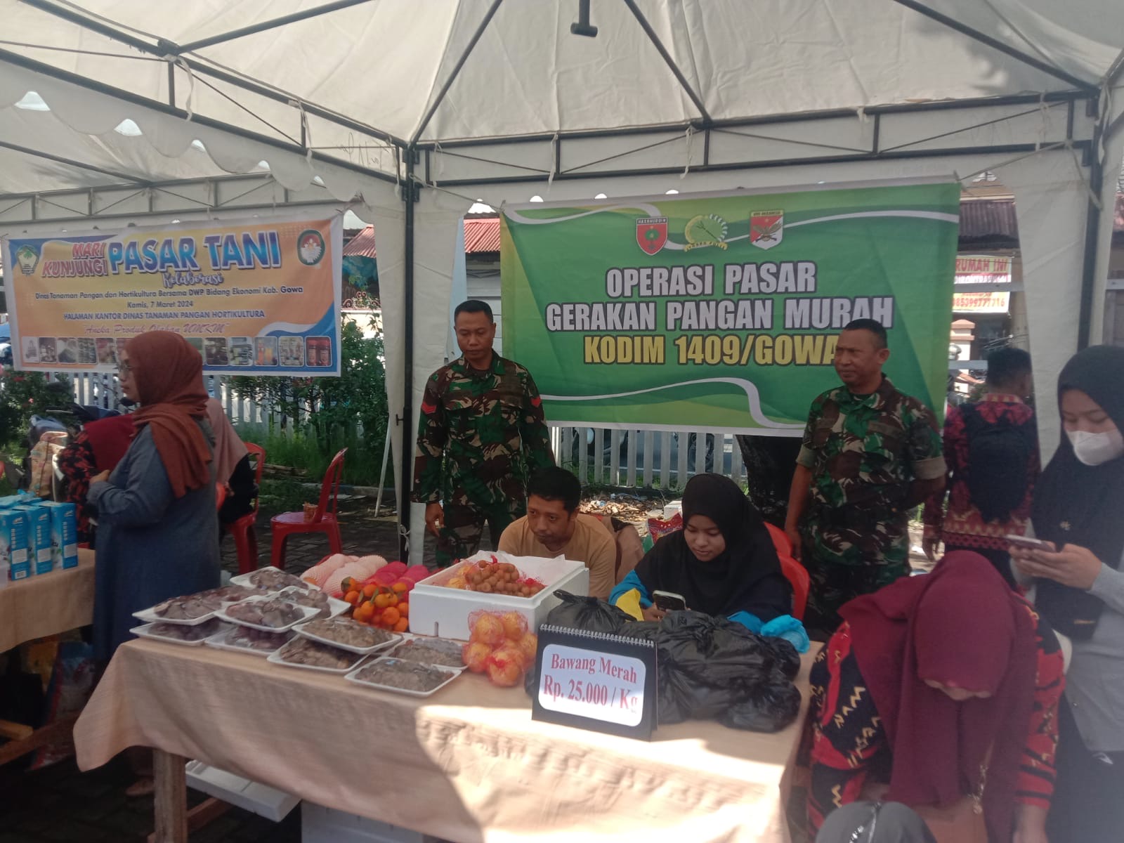 Kodim 1409/Gowa dan Dinas Tanaman Pangan Gelar operasi pasar gerakan pangan murah