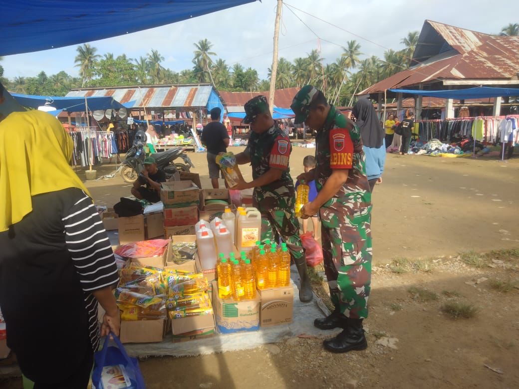 Pantau Harga Sembako, Babinsa Koramil 1430-01/Lasolo Turun Langsung di Pasar Tradisional Lembo 