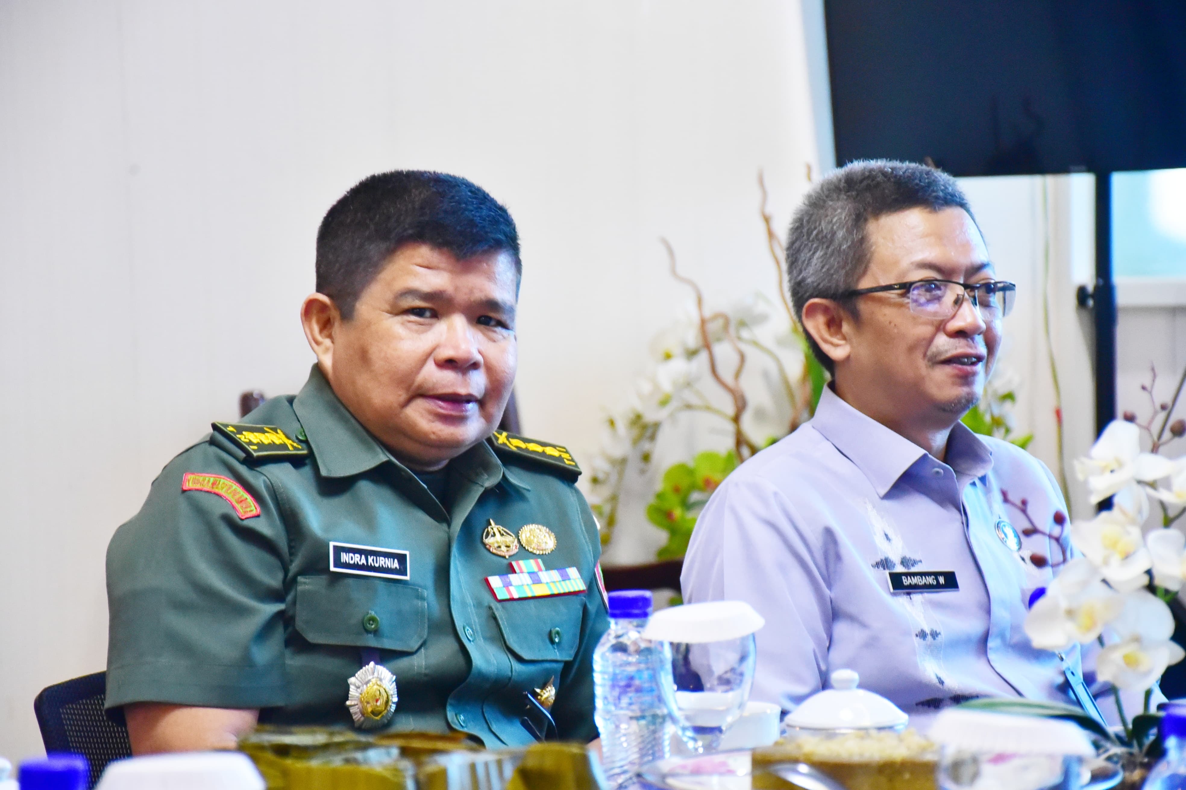 Pamen Ahli Bidang Hukum dan Humaniter Poksahli Mewakili Pangdam XIV/Hsn Menghadiri Acara Wisuda Ke-81 Unismuh Makassar