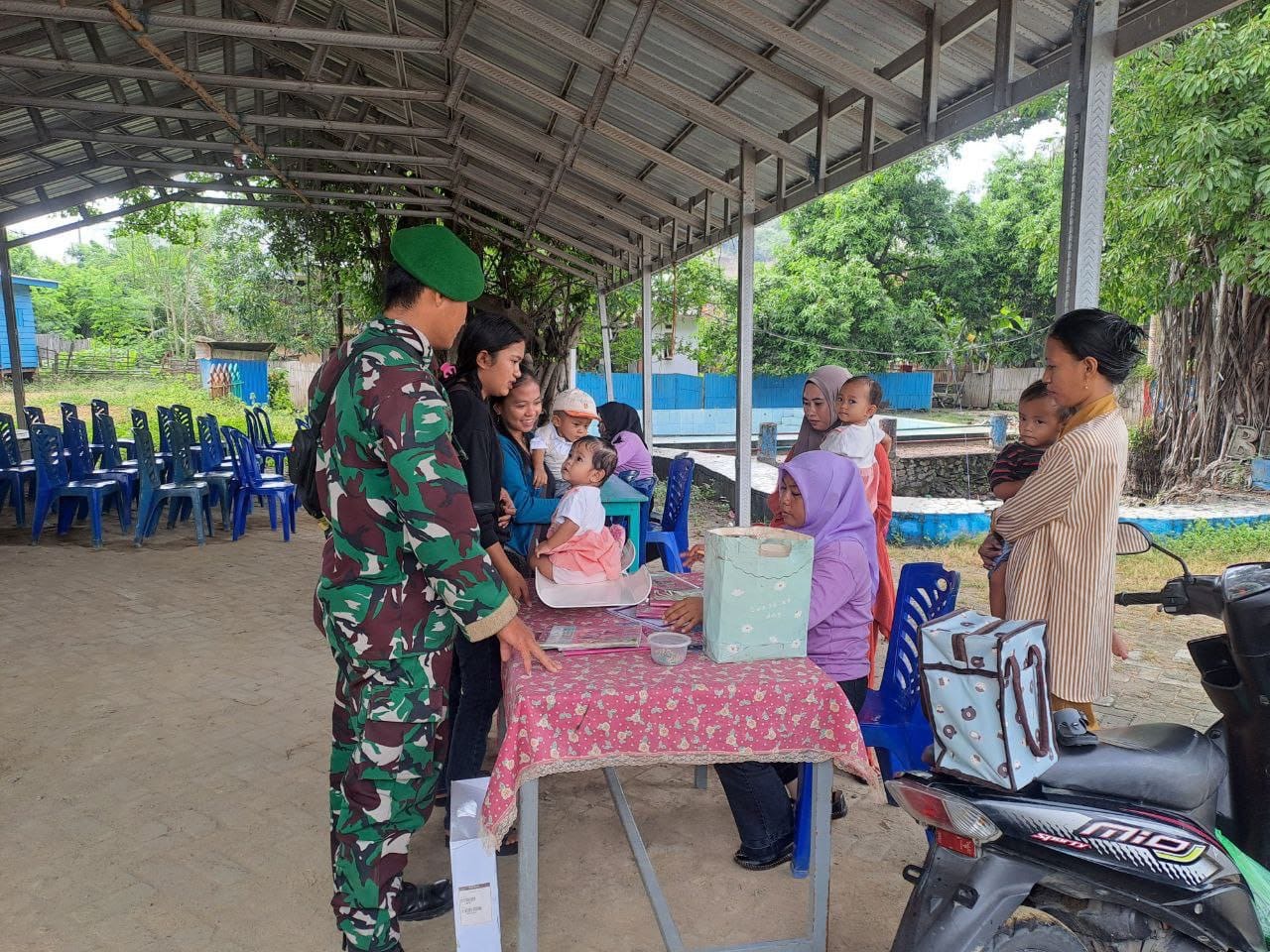 Babinsa Koramil 1420-03/Marittengae Melaksanakan Pendampingan Posyandu