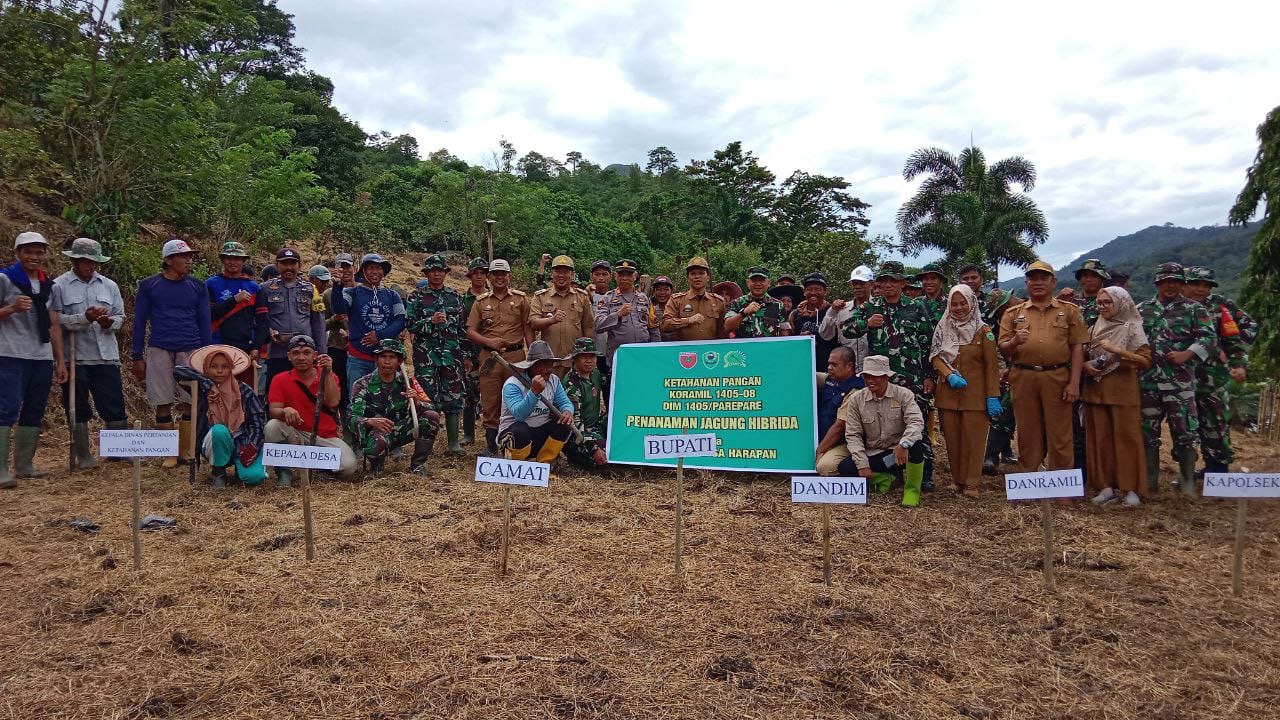 Dandim 1405/Parepare Pimpin Penanaman bibit Jagung di Lahan kelompok tani