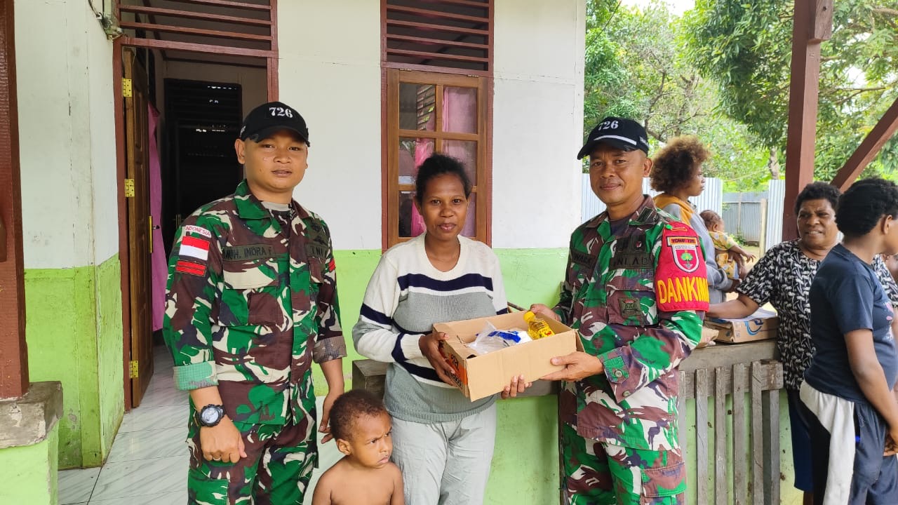 Berbagi Berkah di Bulan Suci Ramadhan 1445 H, Dilakukan Pasukan Lipan Untuk Warga di Perbatasan