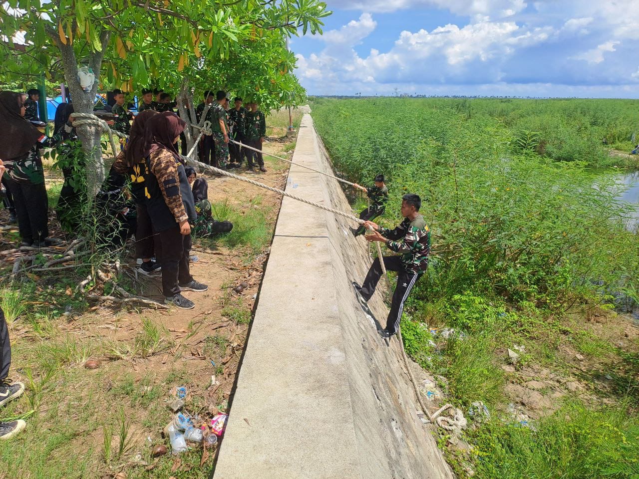 Koramil 03 Sidrap Latihan Pramuka Saka Wira Kartika di Desa Mojong
