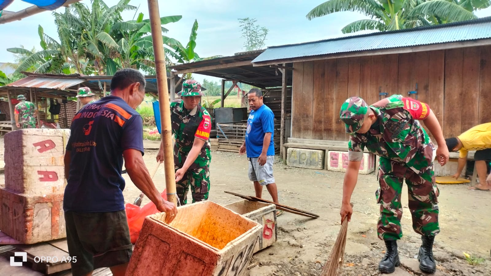 Pembersihan Pasar Tradisional Tancung Bersama Masyarakat