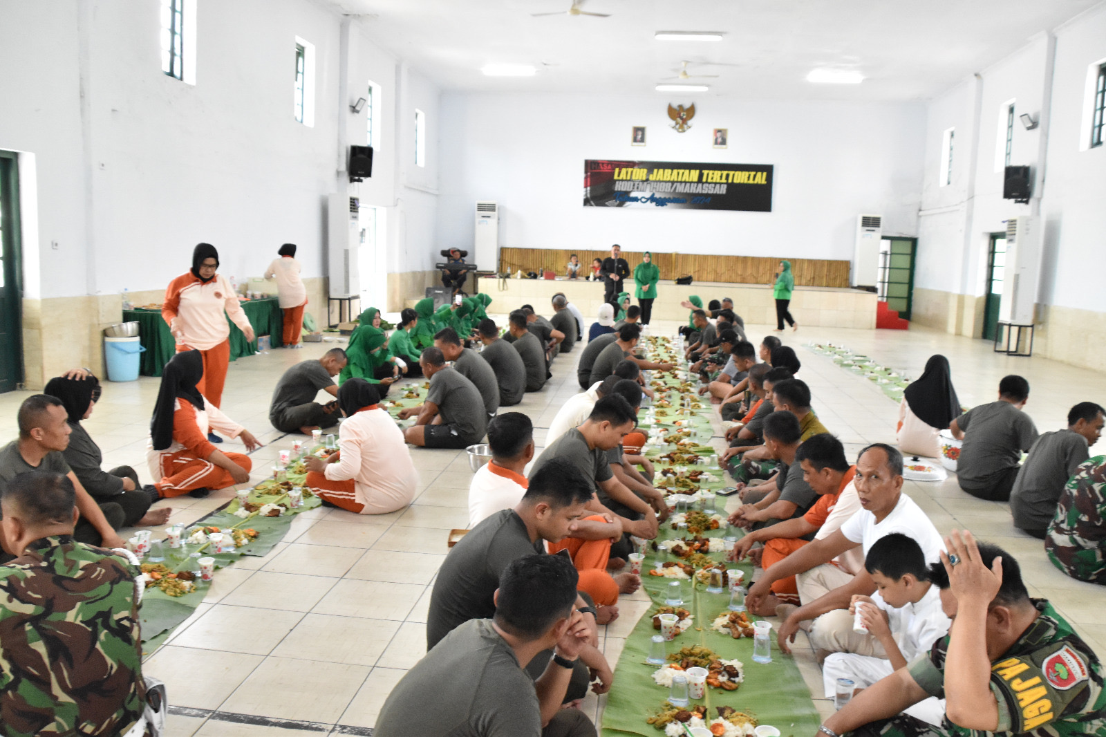Dalam Memasuki Bulan Suci ramadhan Dandim 1408/Mks Mengajak Personil Olahraga dan Makan Bersama