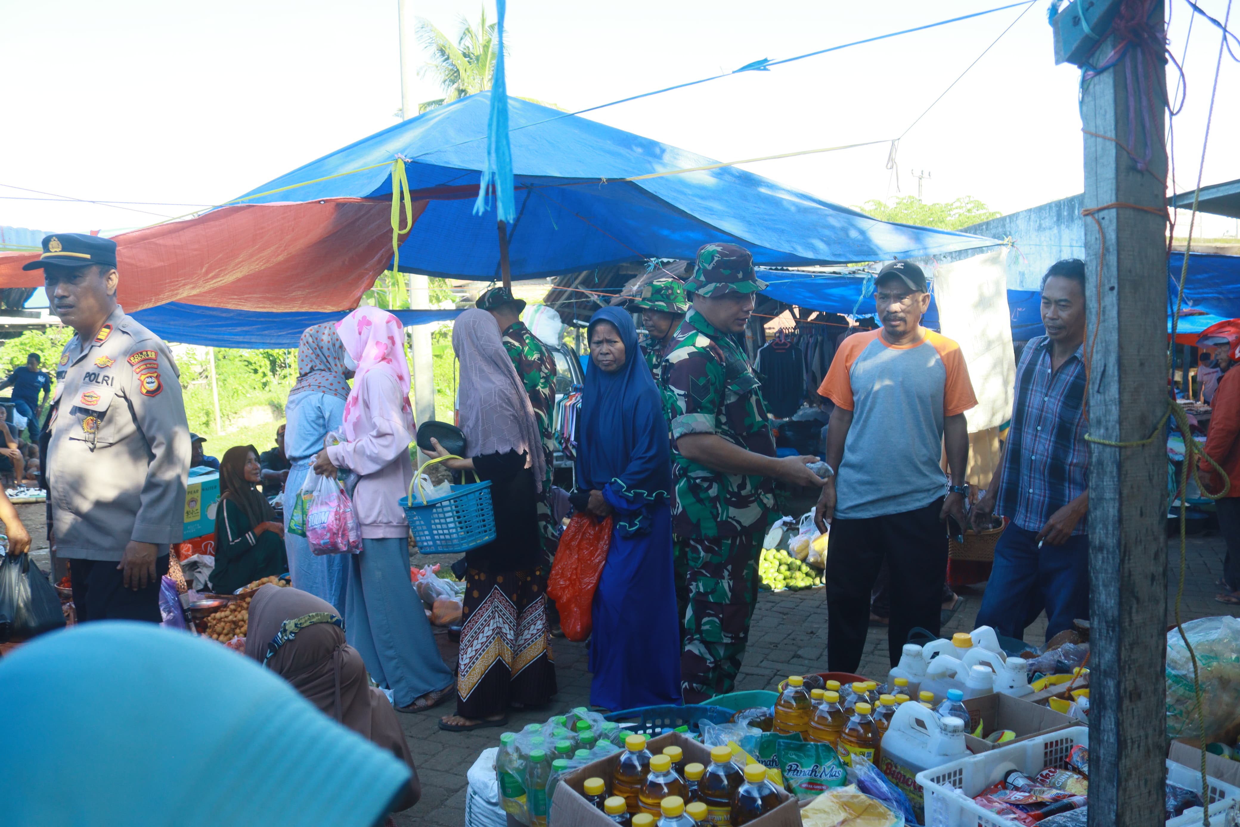 Jelang Bulan Suci Ramadhan, Koramil 1426-01/Polut Bersama Instansi Terkait Gelar Operasi Pasar