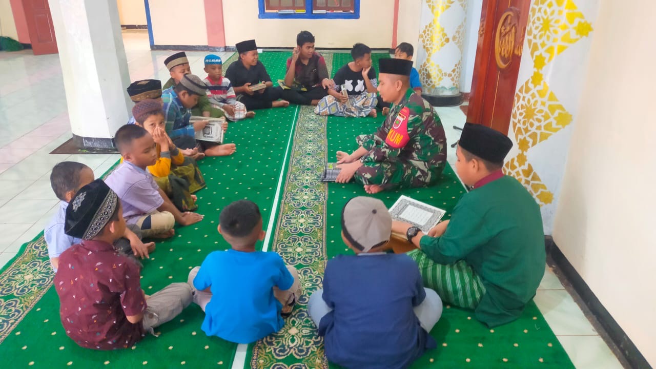 Tebar Kebaikan Ramadhan 1445 H, Satgas Tamalatea Ajarkan Sholat dan Mengaji Anak-Anak di Perbatasan RI-PNG