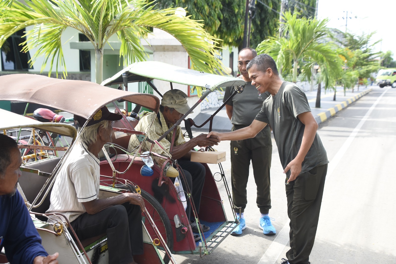Jum'at Berkah Korem 141/Toddopuli Berbagi Itu Indah