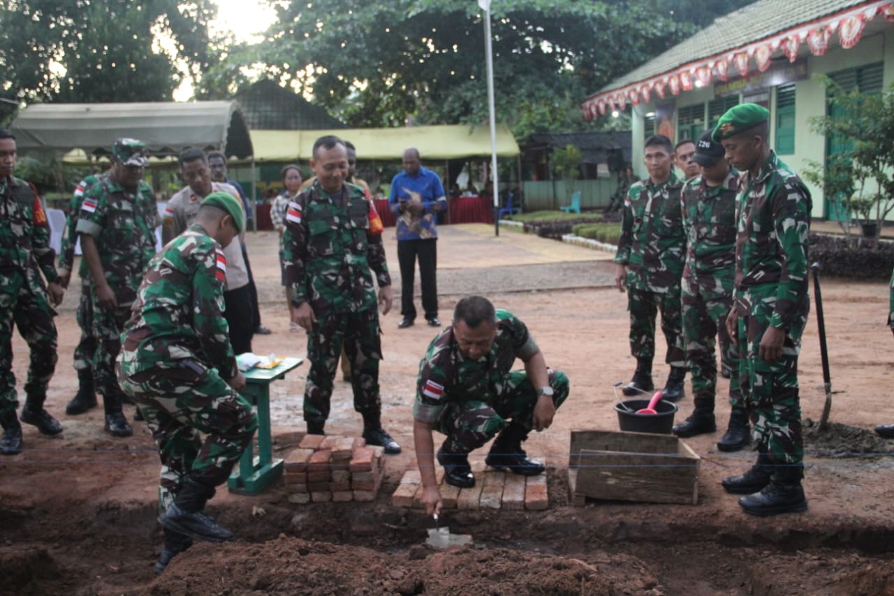 Safari Ramadhan Danrem 174/ATW, Sekaligus Peletakan Batu Pertama Simbol Mulainya Pembangunan Musholla di Pos Kotis Satgas Pamtas Yonif 726/Tml