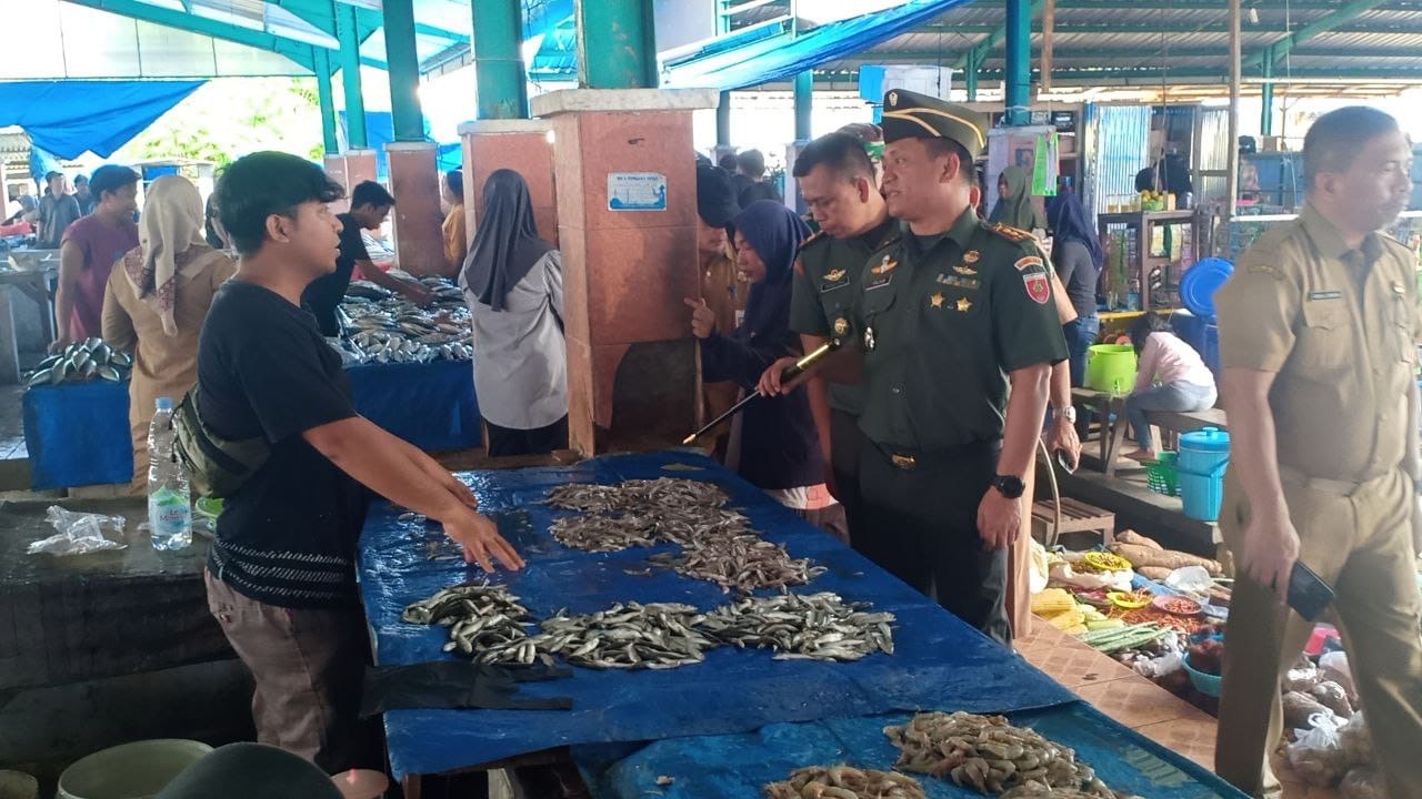 Jelang Ramadhan Dandim 1421/Pangkep Bersama Forkopimda Kab Pangkep Sidak Pasar