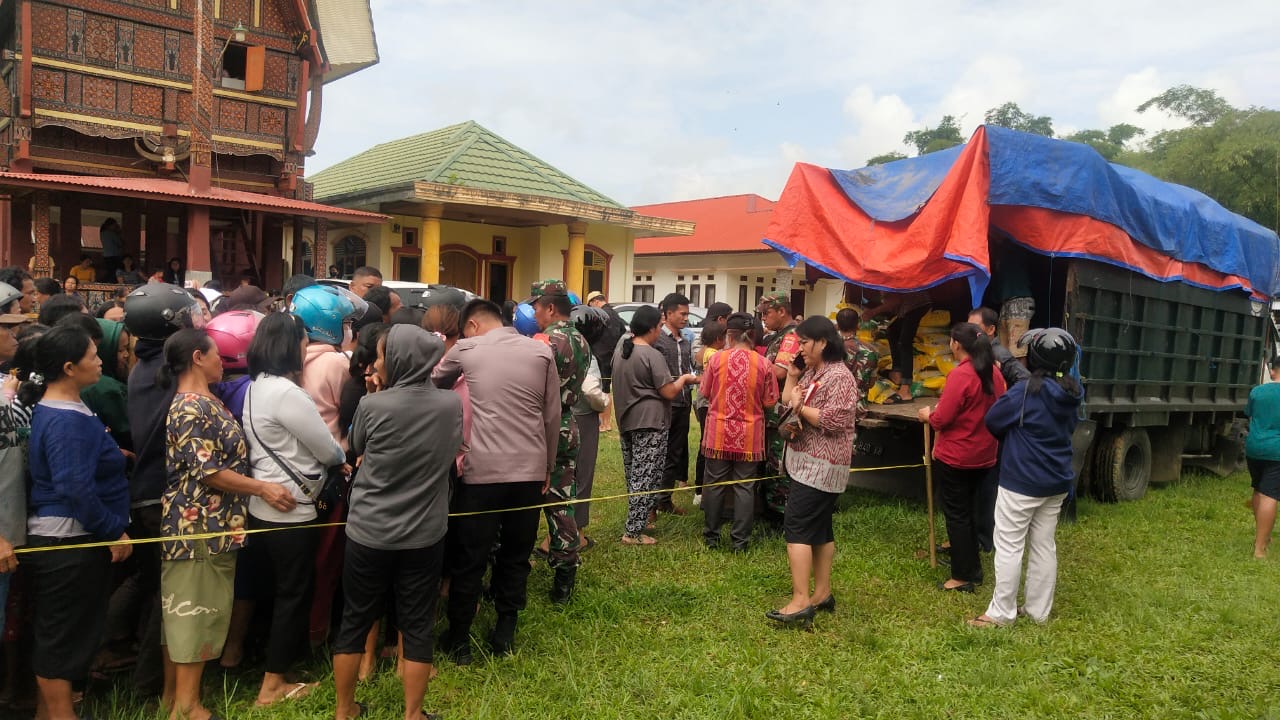 Koramil 1414-02/Rantepao Dampingi Pelaksanaan Pasar Murah