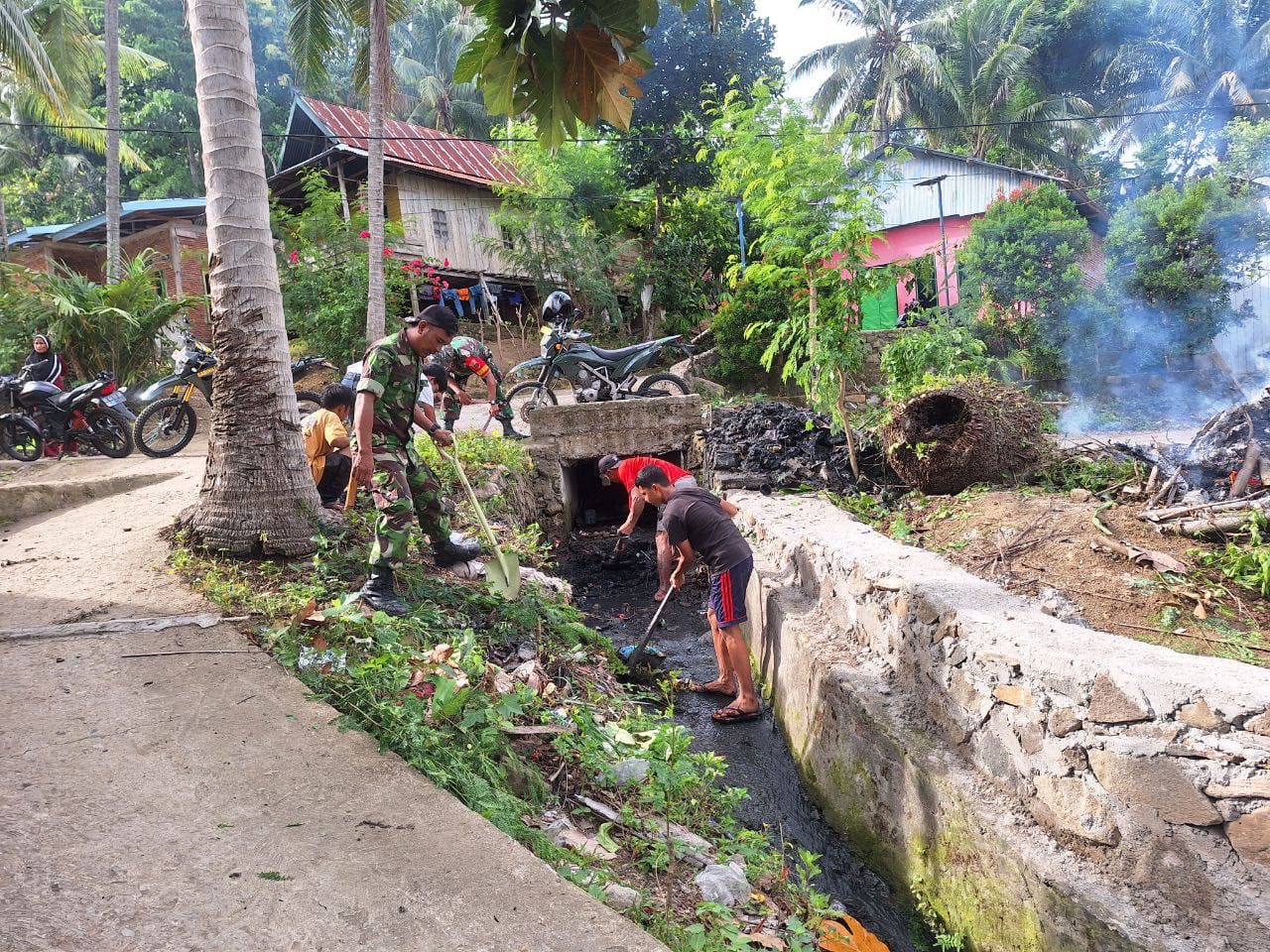 Sambut Bulan Suci Ramadhan, Danramil Sendana Mengajak Masyarakat Kerja Bakti Dan Menjaga Kebersihan Lingkungan