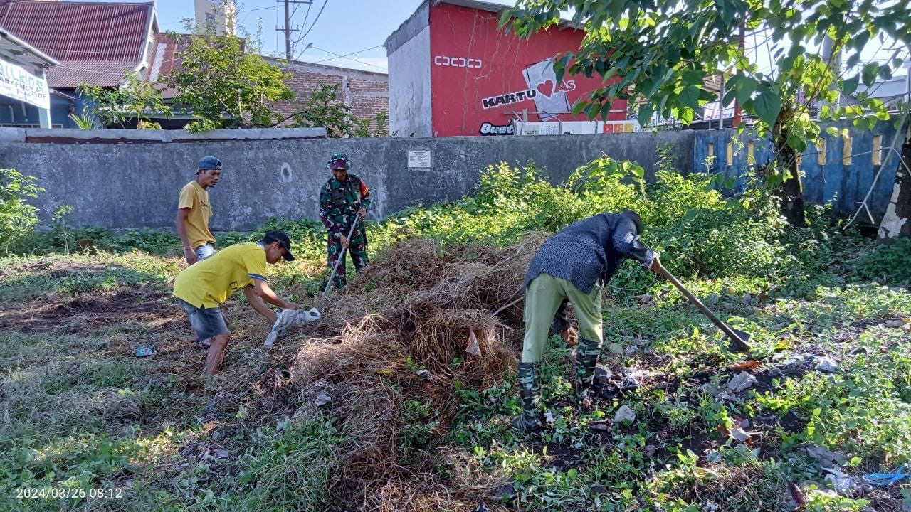 Koramil 1426-03/Galut Dan Warga Kerja Bakti Bersihkan Tempat Pemakaman Umum