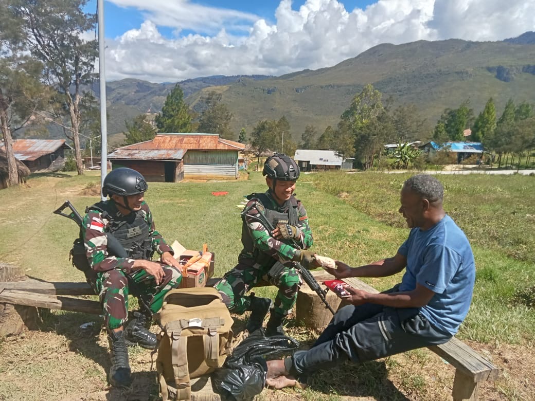 Pererat Silaturahmi, Satgas Yonif 721/Mks Kunjungi Kampung Ninabua