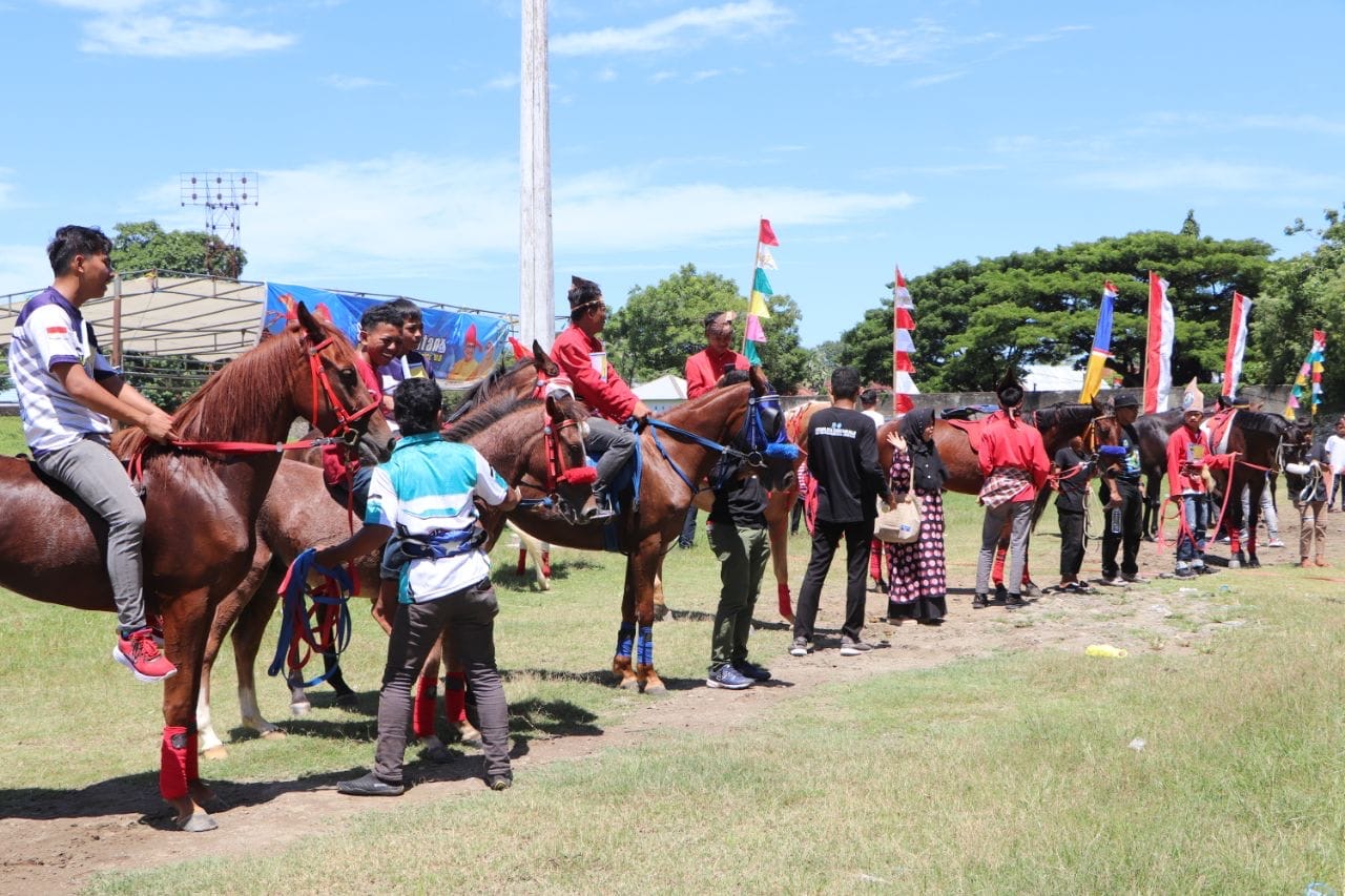 Wakili Dandim Jeneponto, Danramil Binamu Hadiri Kegiatan Acara Kontes Kuda Lokal Jarang Patta'ba