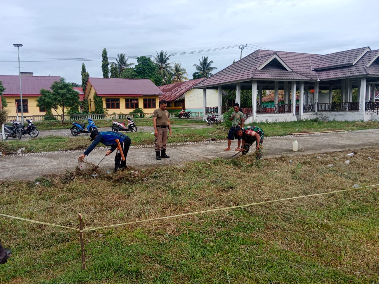 Karya Bakti Bersama Menyambut Idul Fitri: Desa Sarjo Bersih dari Potensi Penyakit