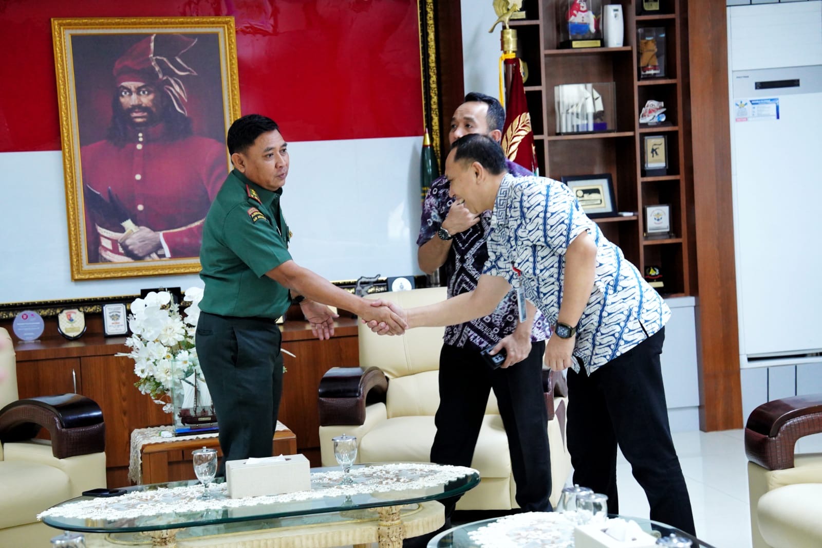 Pererat Silaturahmi, Pangdam XIV/Hsn Sambut Audiensi Direktur Utama PT. Semen Tonasa