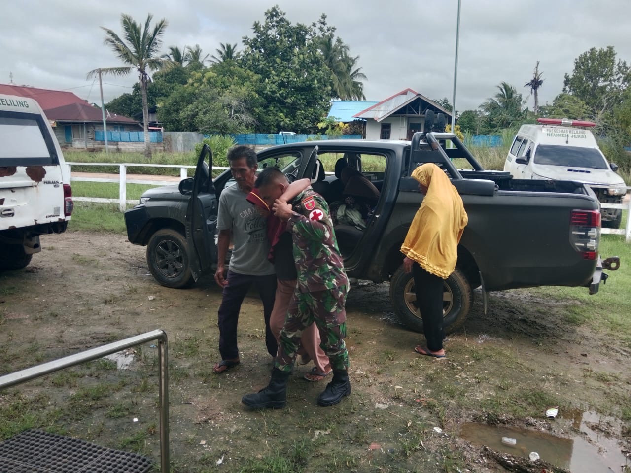 Tanpa Pamrih dan Gercep, Prajurit Lipan Evakuasi Warga Kampung Kuller di Perbatasan RI-PNG Yang Lemah Tak Berdaya
