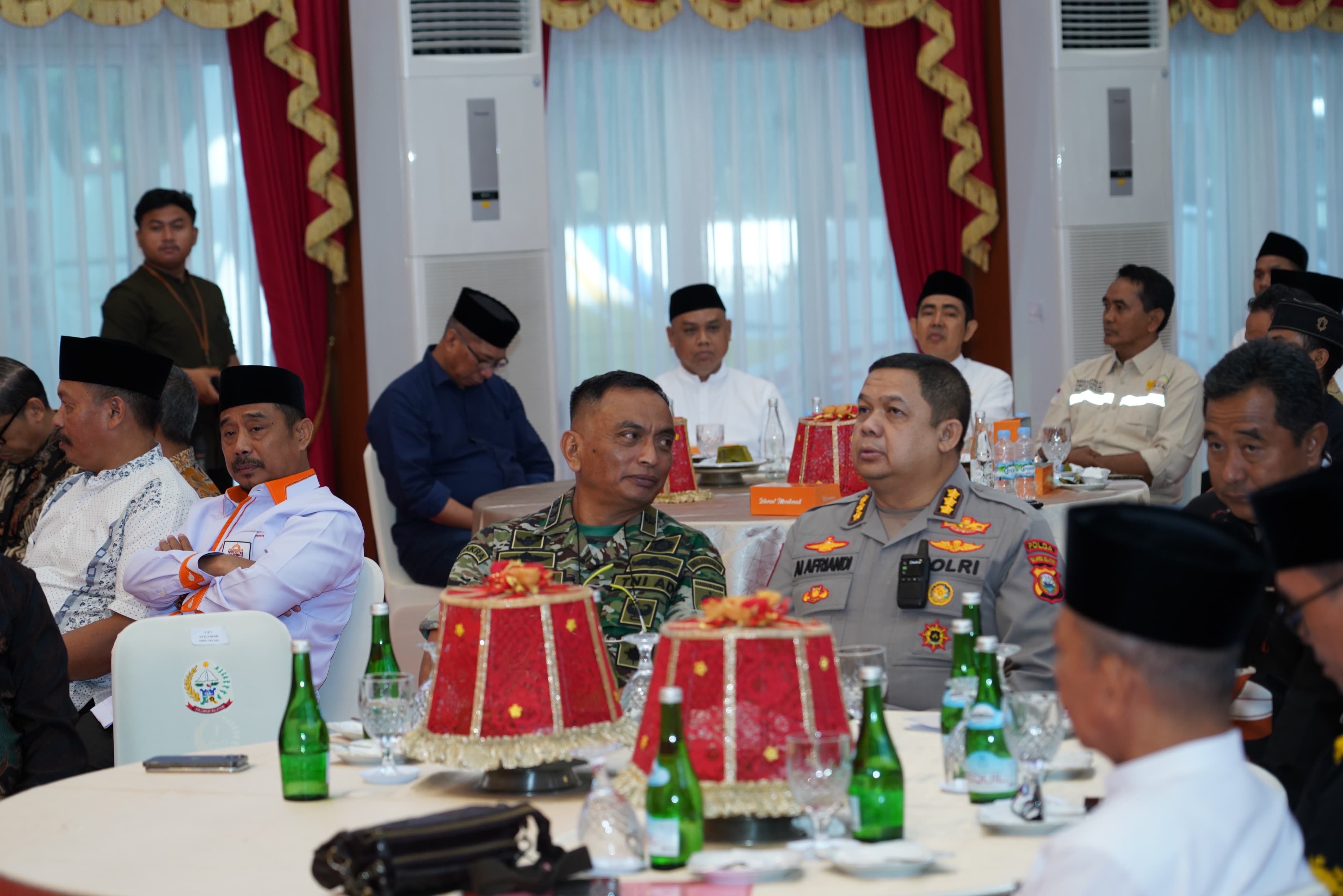 Kabintaljarahdam XIV/Hsn Wakili Pangdam Menghadiri Halalbihalal dan Pembukaan Rapat Kerja, 3 Masjid di Kota Makassar