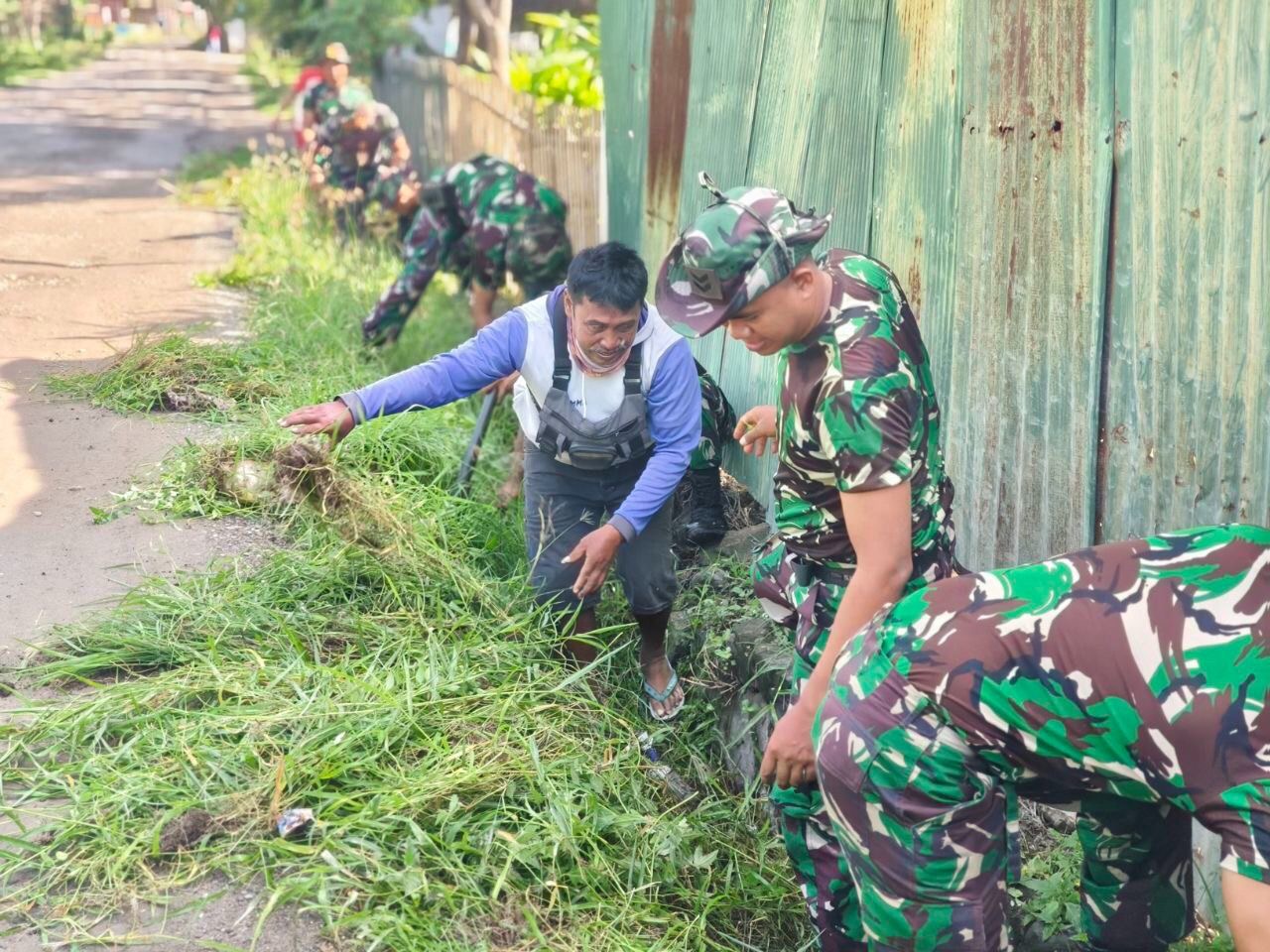 peduli dengan Lingkungan, Kodim 1420/Sidrap bersihkan saluran air