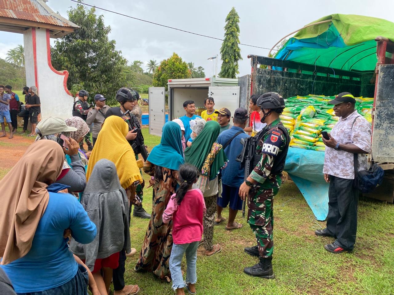 Bantu Penuhi Kebutuhan Pokok Warga di Perbatasan, Satgas Yonif 726/Tml Ikut Andil Dalam Gerakan Pangan Murah