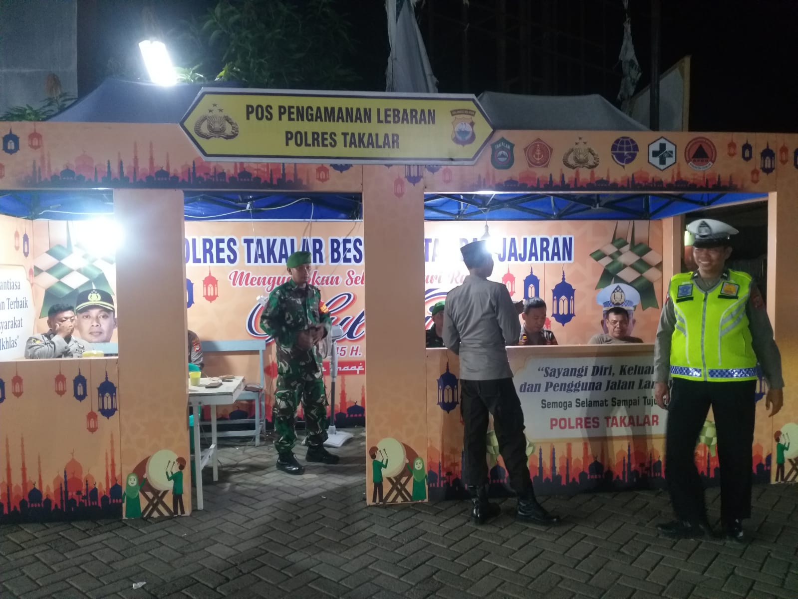 Anggota Kodim 1426/Takalar Bersama Polres Dan Instansi Terkait Pantau Arus Mudik Lebaran