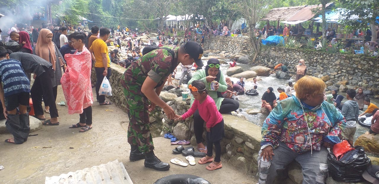 Libur Lebaran, Babinsa Kodim Polman Pantau Objek Wisata