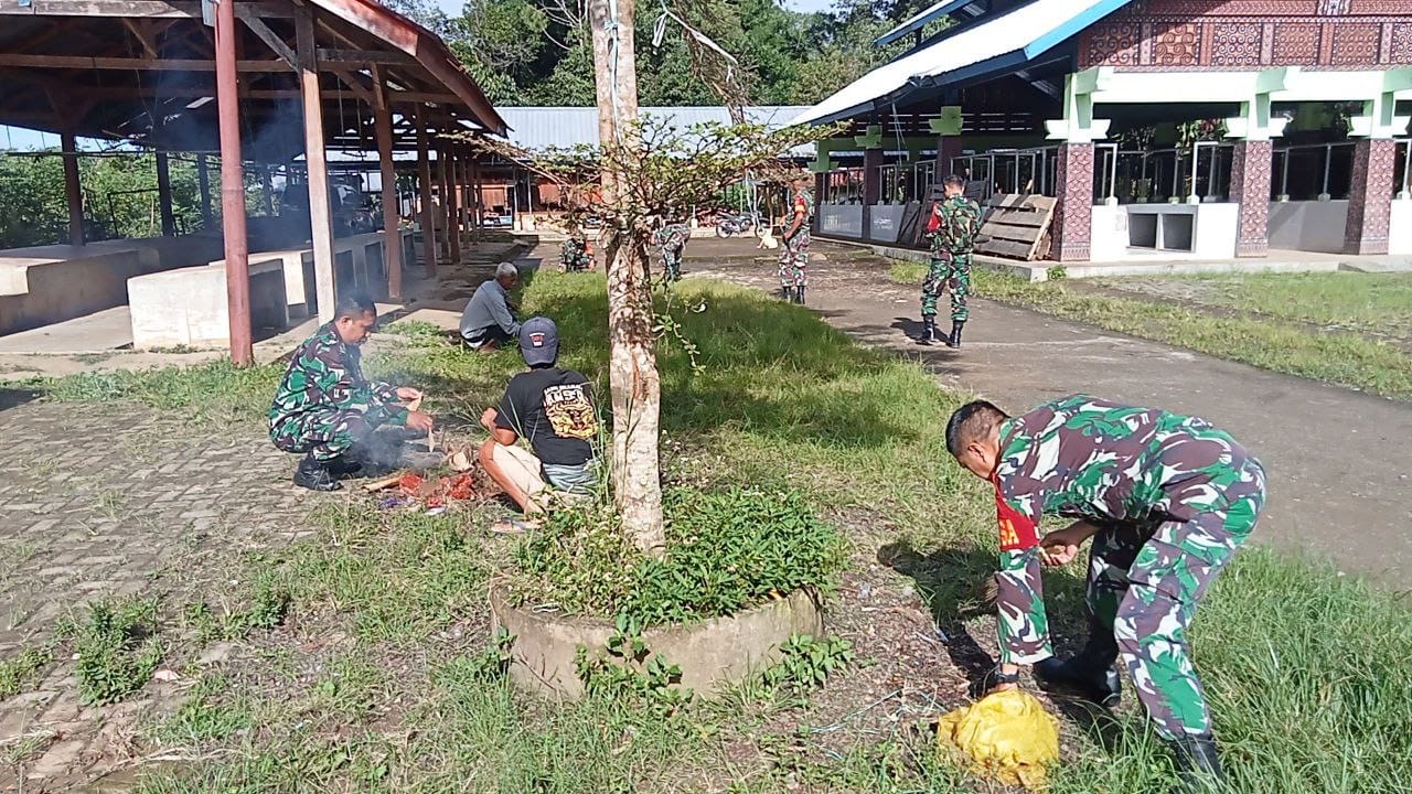 Karya Bakti, Koramil 1414-03/Rindingallo Gelar Bersih Pasar Tradisional