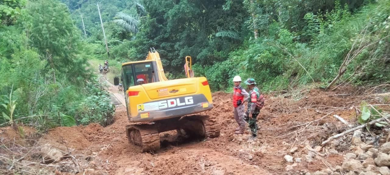Ws. Danramil 1420-05/Dua Pitue Apresiasi Dedikasi Babinsa dalam Pendampingan Longsor