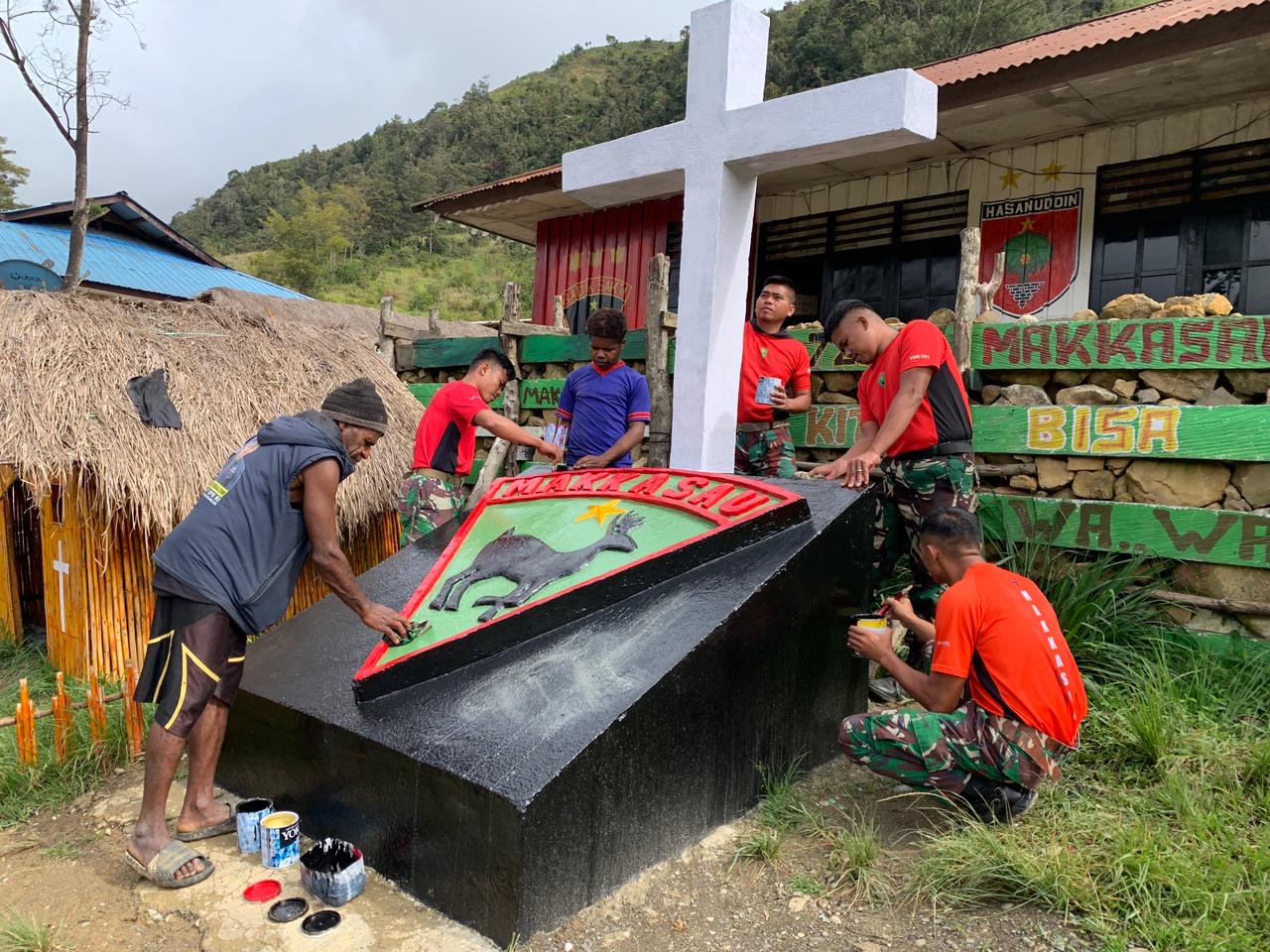 Jelang Purna Tugas, Satgas 721/Makkasau Bangun Tugu Makkasau Dan Salib Di Distrik Balingga