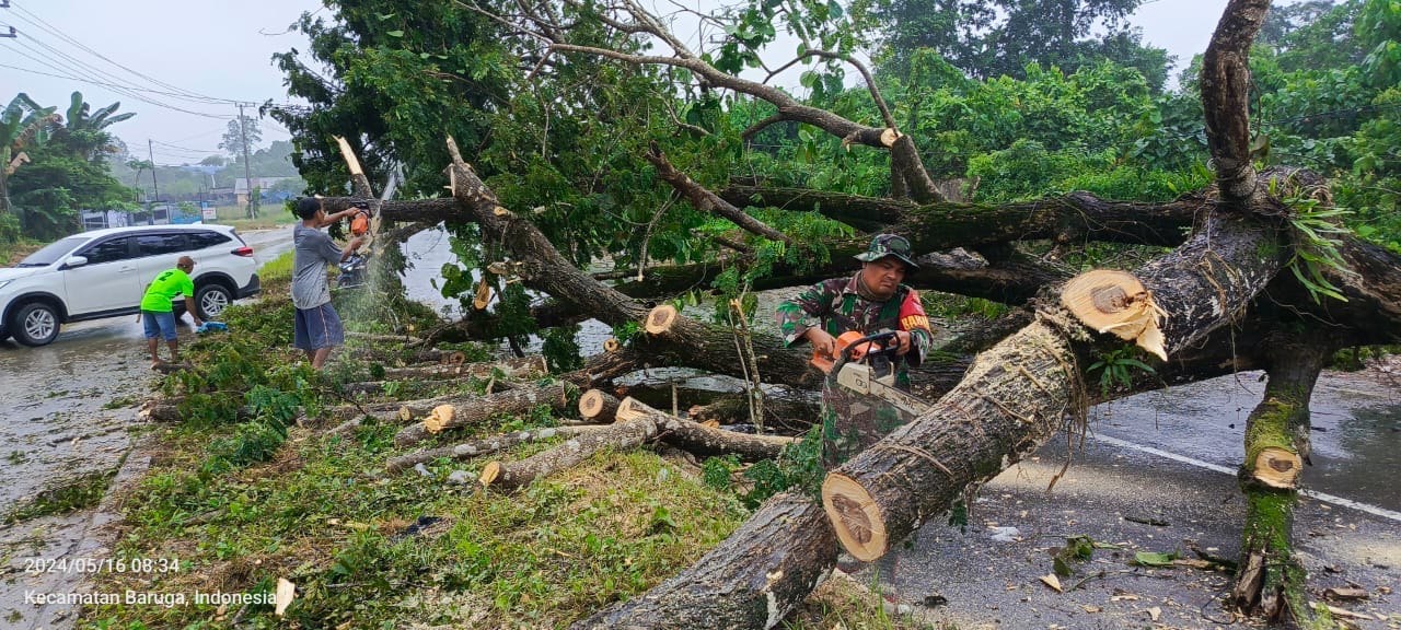 Aksi Yang Dilakukan Anggota Babinsa Mandonga Dalam Tanggap Bencana Alam Di Wilayah Binaan