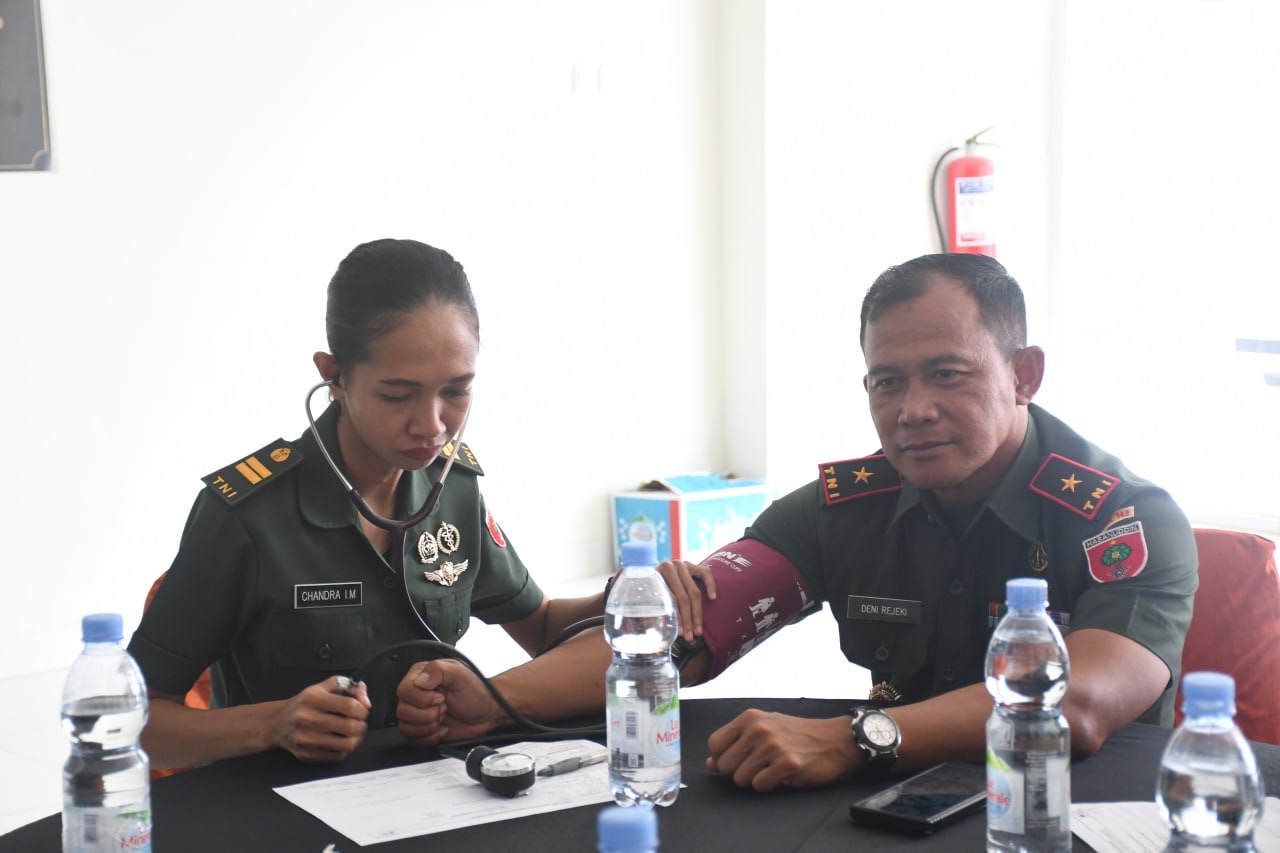 Sambut HUT Kodam XIV/Hasanuddin Ke-67, Korem 142/Tatag Gelar Baksos Donor Darah.