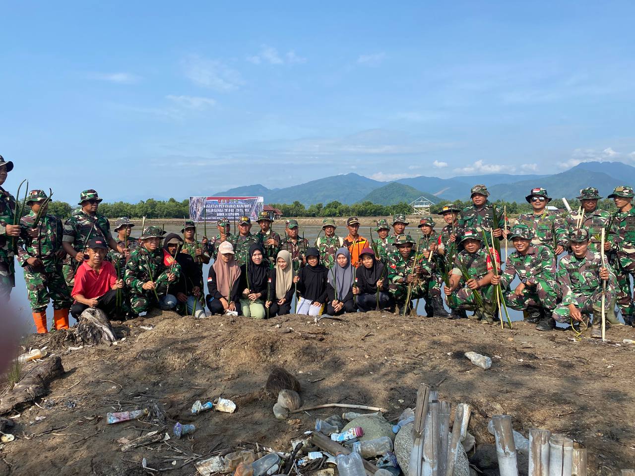 Cegah Abrasi" Satgas TMMD Kodim 1403/Palopo melaksanakan Penanaman Mangrove
