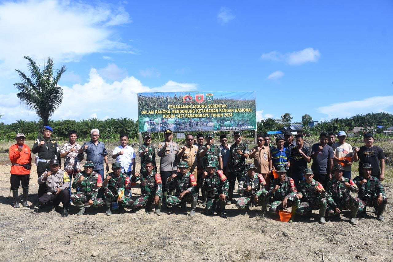 Tinjau Lokasi Ketahanan Pangan, Komandan Korem 142/Tatag Laksanakan Penanaman Jagung Serentak
