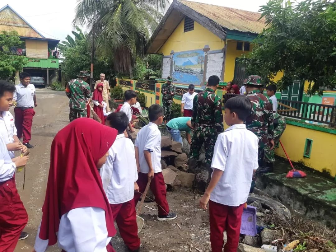 Gelar Karya Bakti Bersama Siswa dan Warga untuk Cegah Banjir