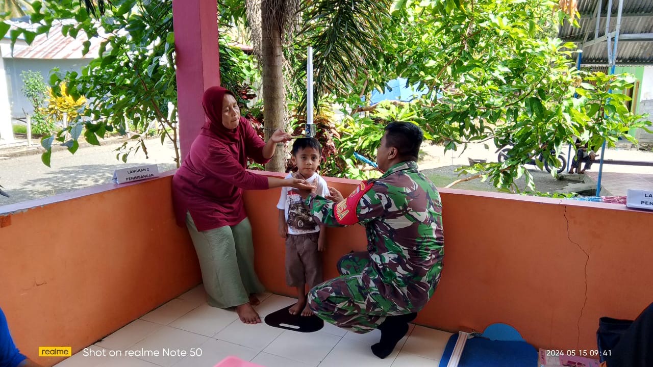 Babinsa Koramil Bambalamoto Dampingi Kegiatan Posyandu Anuta Pura di Dusun Palapi