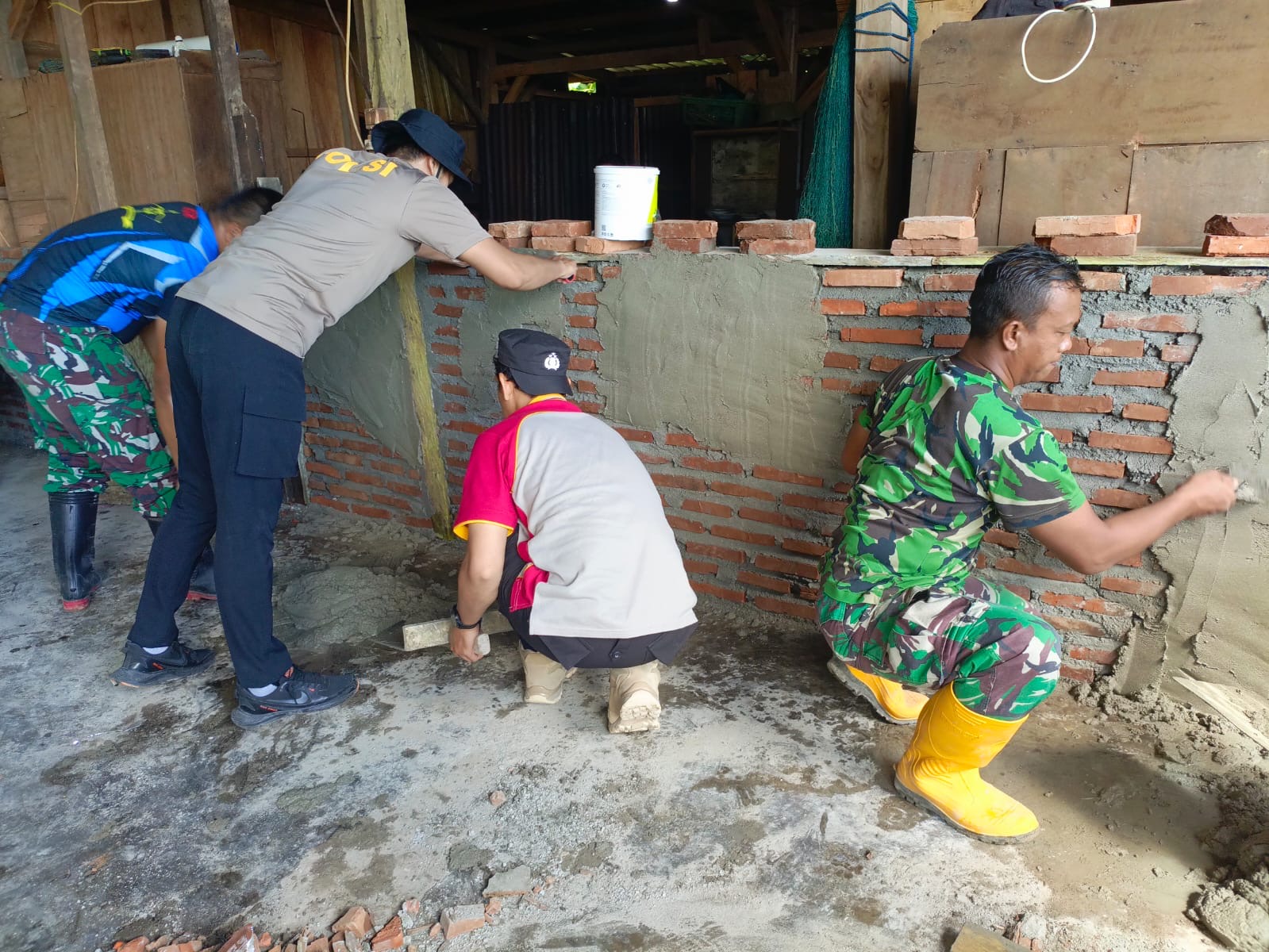 Momentum TMMD 120, Personil TNI Tiga Matra dan Polri Jalin Solidaritas Bangun RTLH