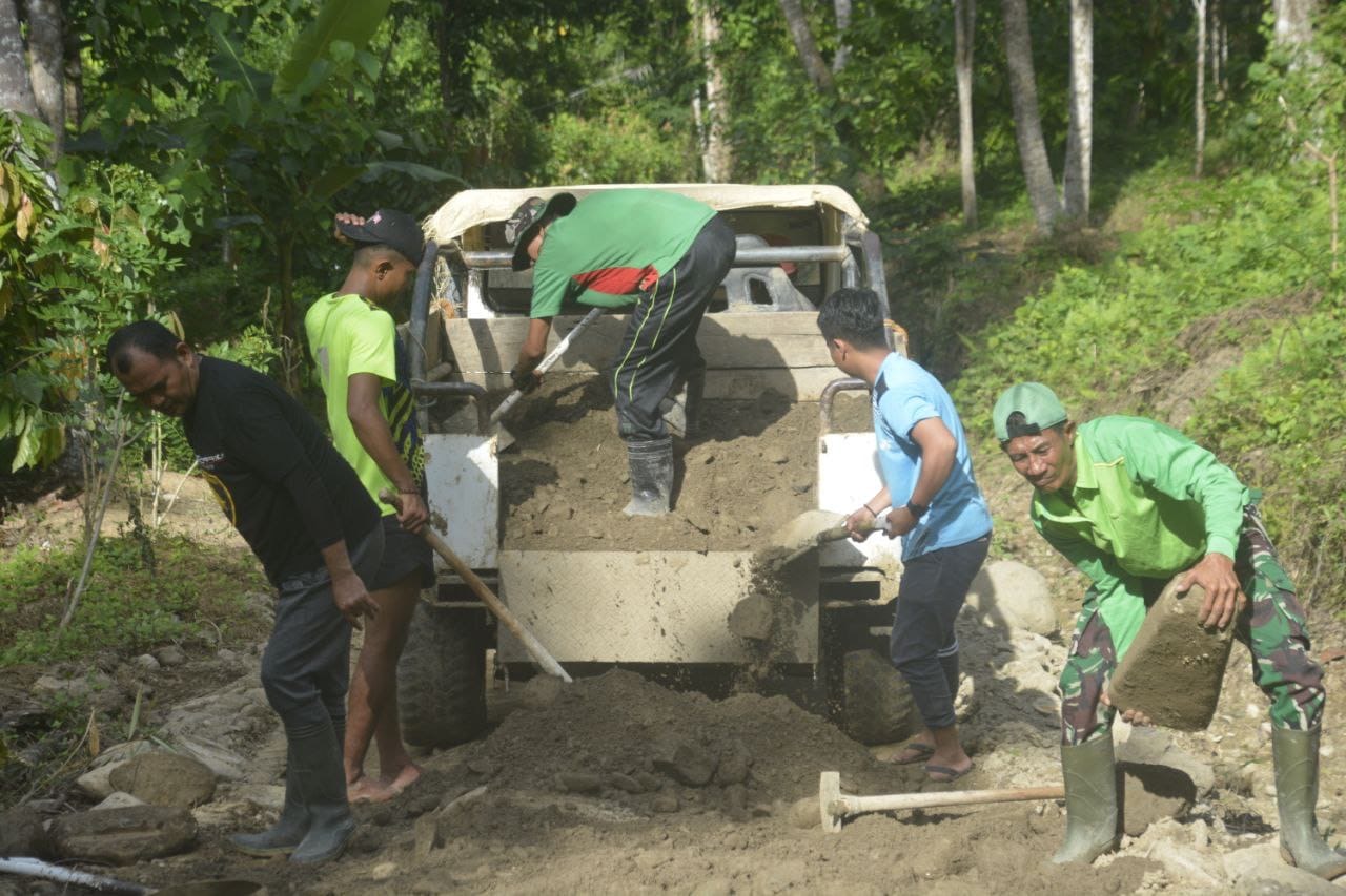 TMMD Ke-120 Kodim 1401/Majene Kembali Lanjutkan Pengerasan Jalan Tani