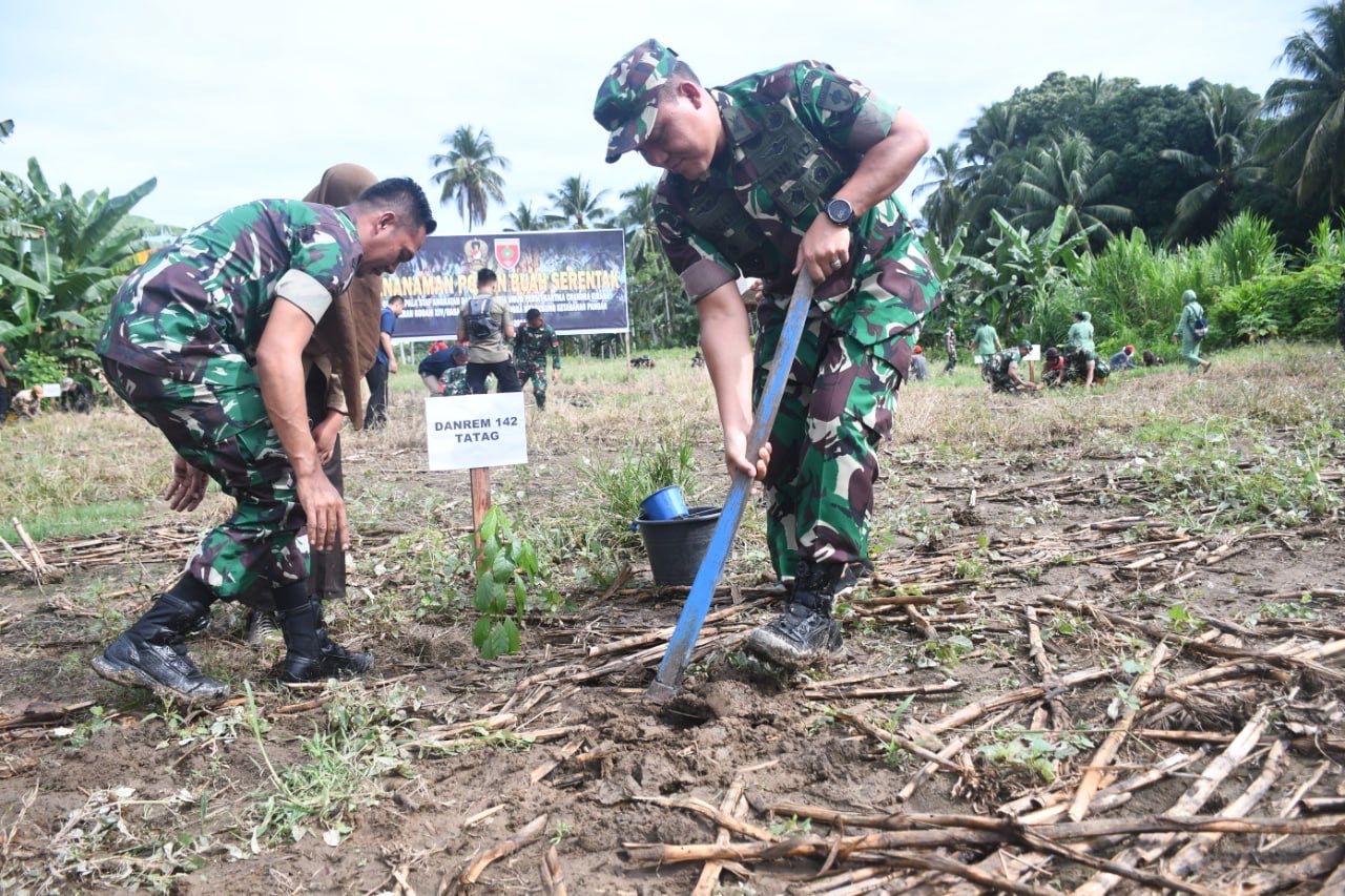 Kasrem 142/Tatag Hadiri Penanaman Pohon Buah Diwilayah Kodim 1418/Mamuju