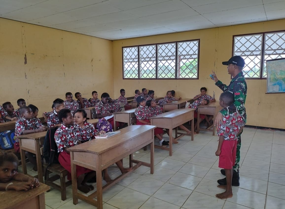 Wujudkan Generasi Emas di Perbatasan, Satgas Pamtas Yonif 726/Tml Masifkan Mengajar di Sekolah-Sekolah